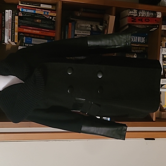 Black coat - Picture 1 of 6